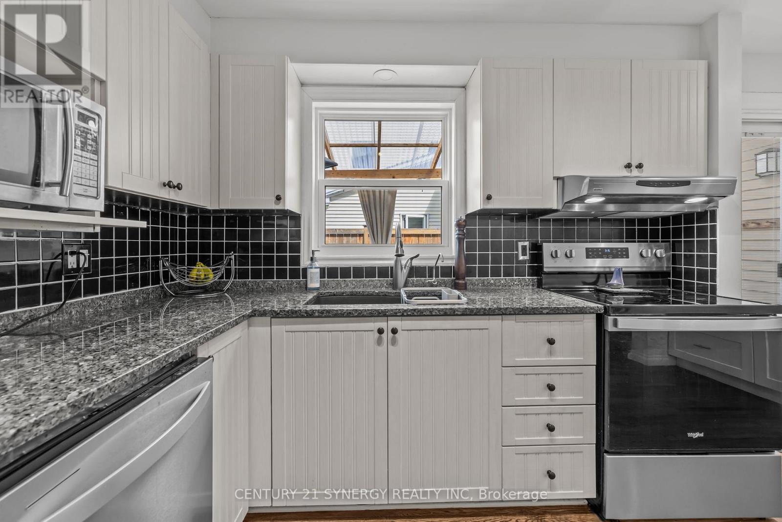 497 ROUGEMOUNT CRESCENT - 12