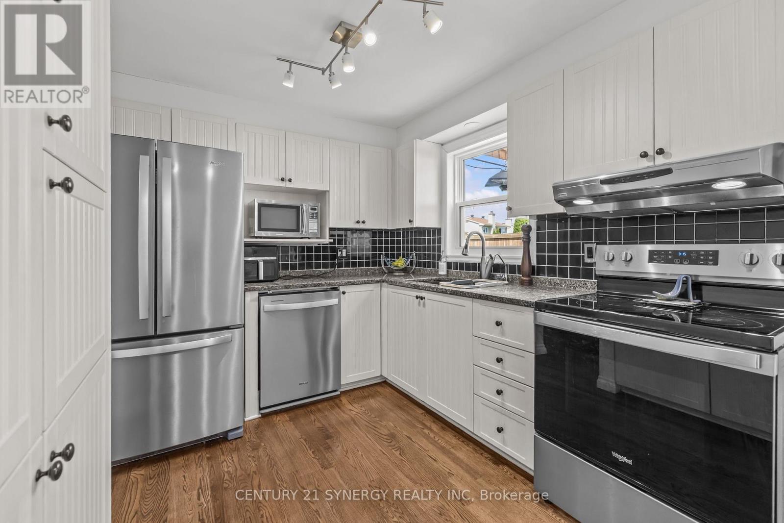 497 ROUGEMOUNT CRESCENT - 13