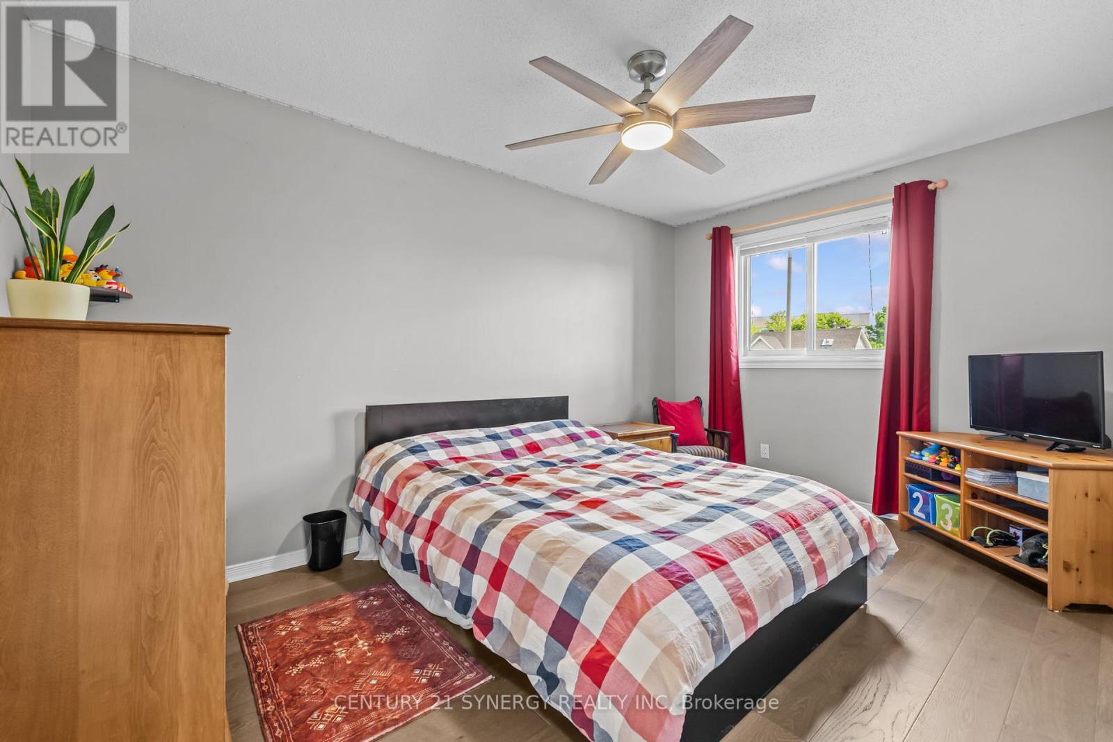 497 ROUGEMOUNT CRESCENT - 18