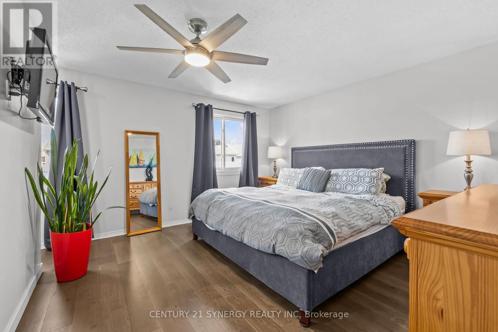 497 ROUGEMOUNT CRESCENT - 21