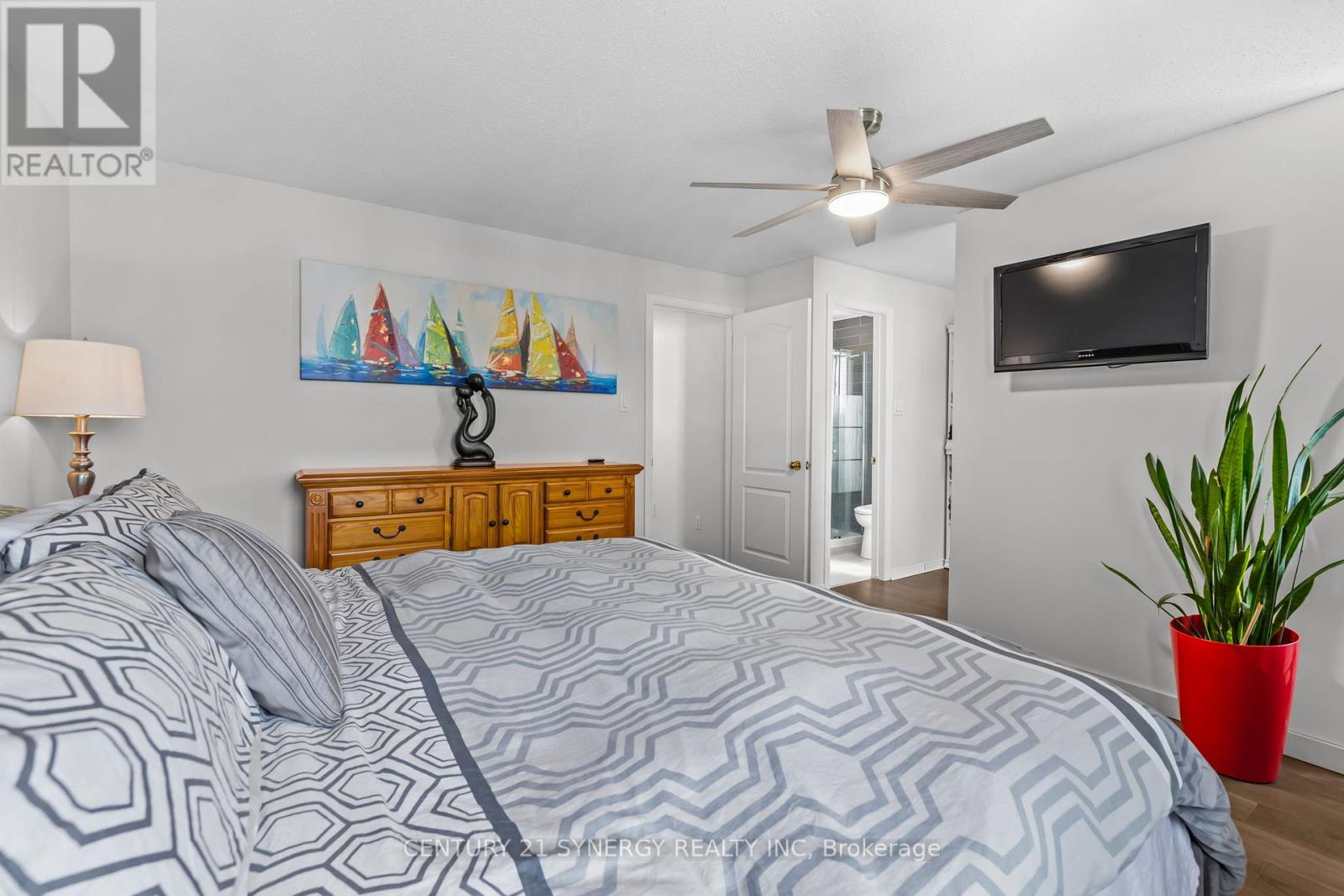 497 ROUGEMOUNT CRESCENT - 23