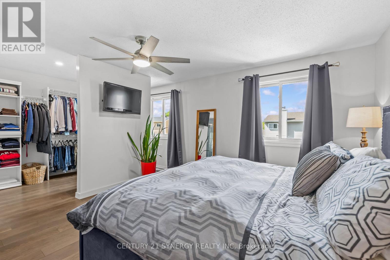 497 ROUGEMOUNT CRESCENT - 24