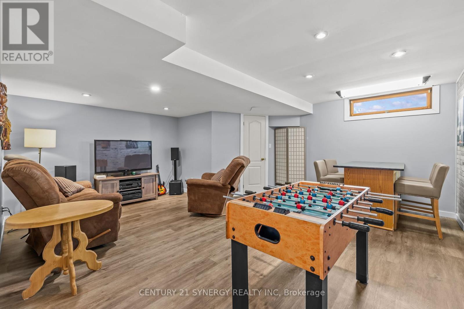497 ROUGEMOUNT CRESCENT - 28