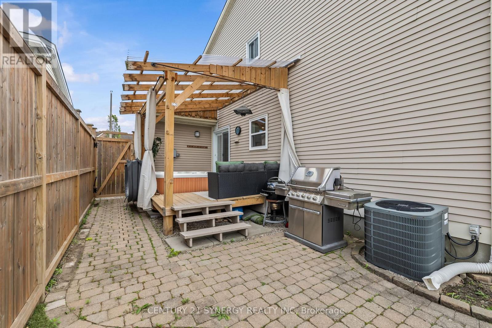 497 ROUGEMOUNT CRESCENT - 34