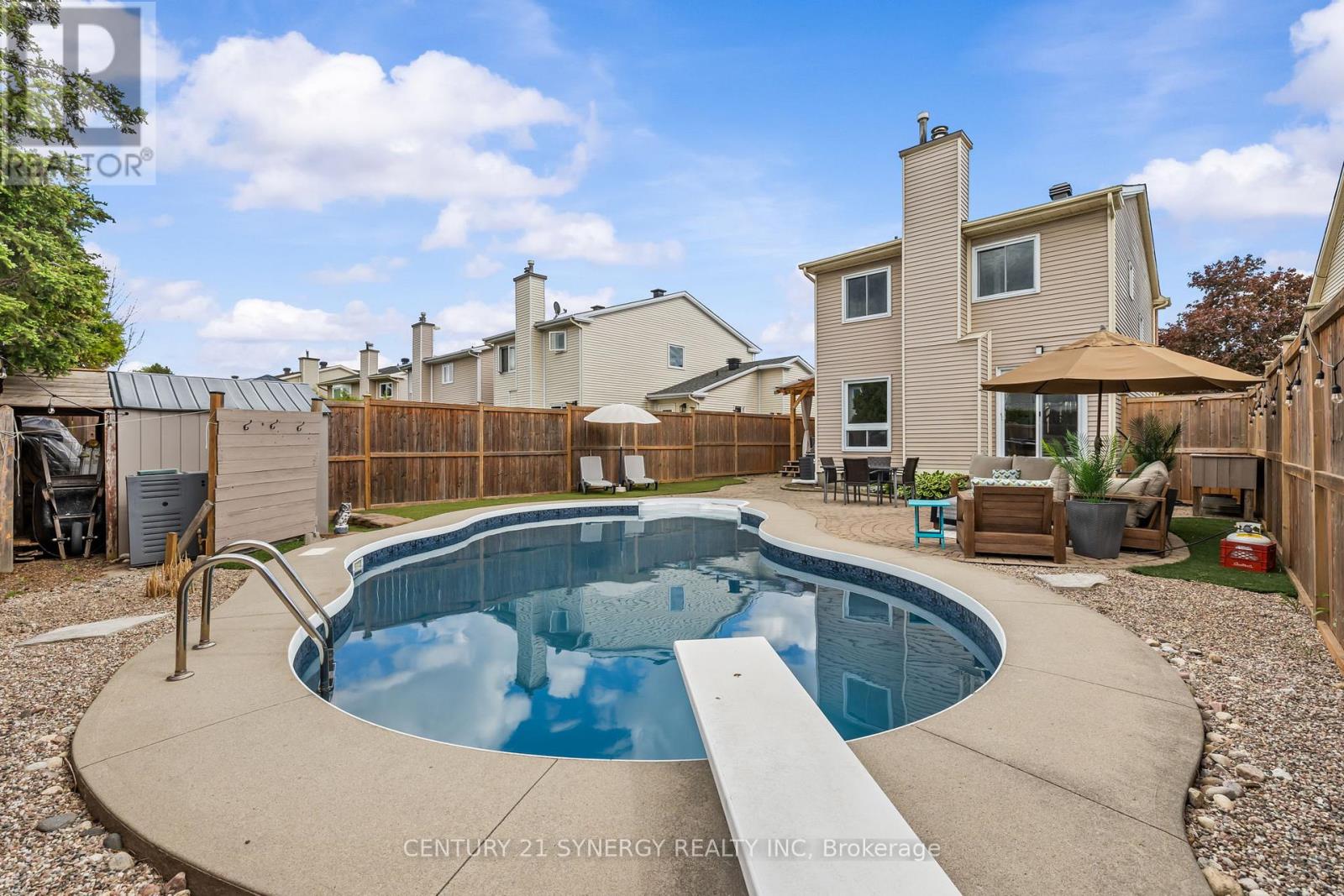 497 ROUGEMOUNT CRESCENT - 36