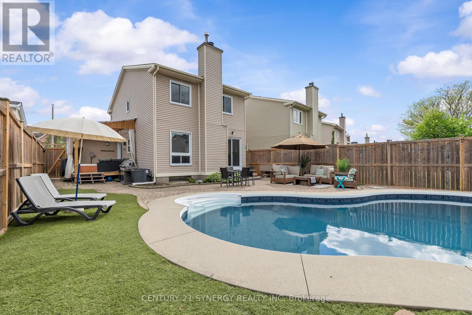 497 ROUGEMOUNT CRESCENT - 38