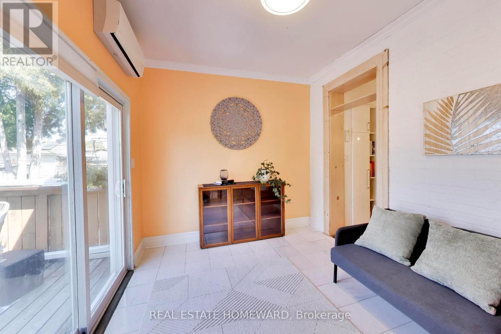 18 BRITANNIA AVENUE S - 14