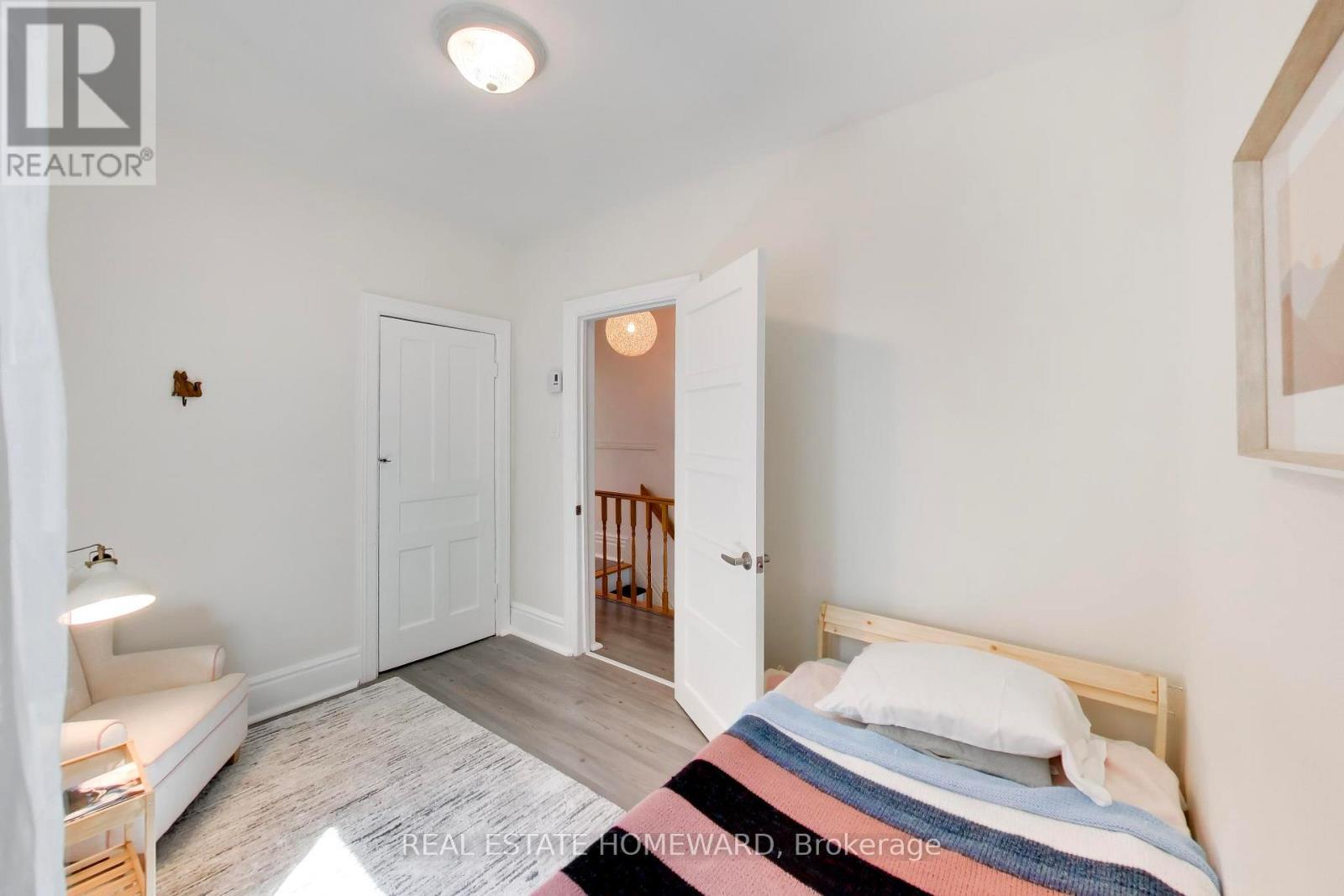 18 BRITANNIA AVENUE S - 20