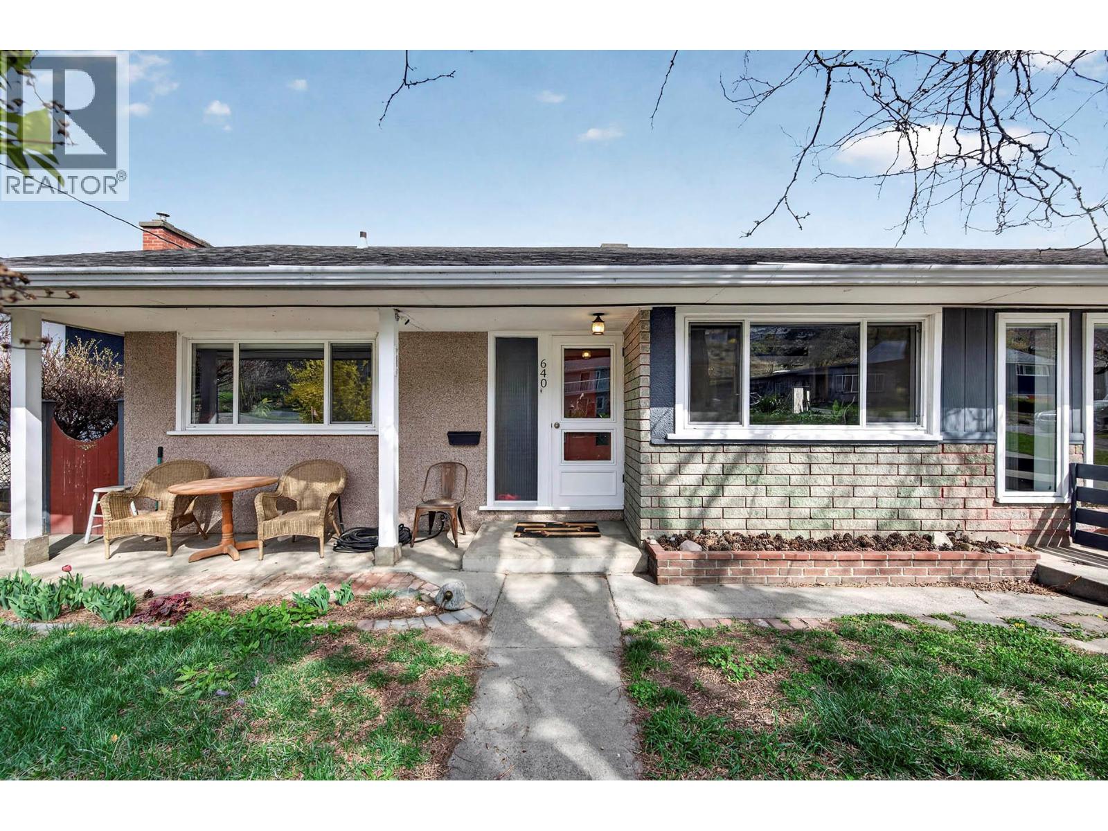 640 FRASER Street - photo 2