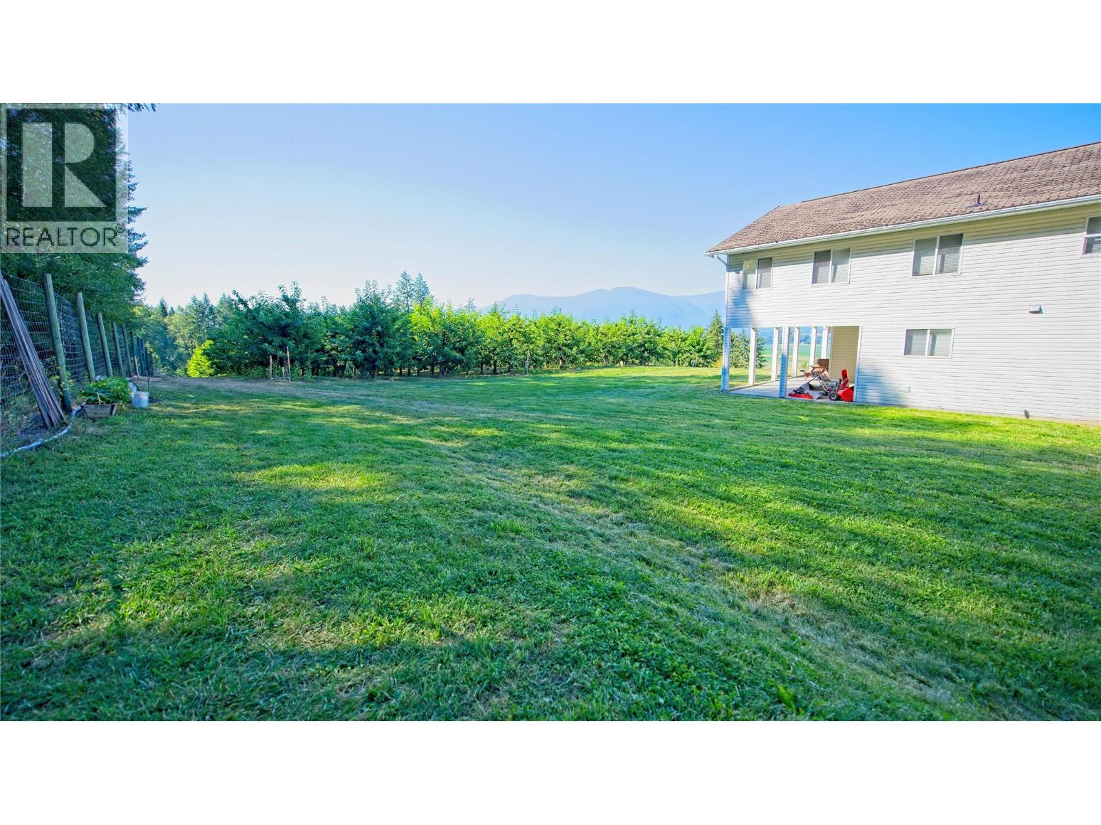 3 Bed, 4 Bath Agriculture for Sale in Creston – 3423 3A Highway, Creston - Image 14