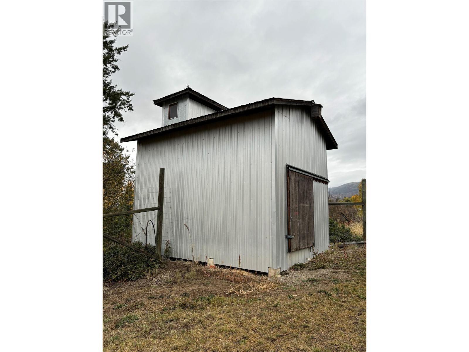 3 Bed, 4 Bath Agriculture for Sale in Creston – 3423 3A Highway, Creston - Image 25