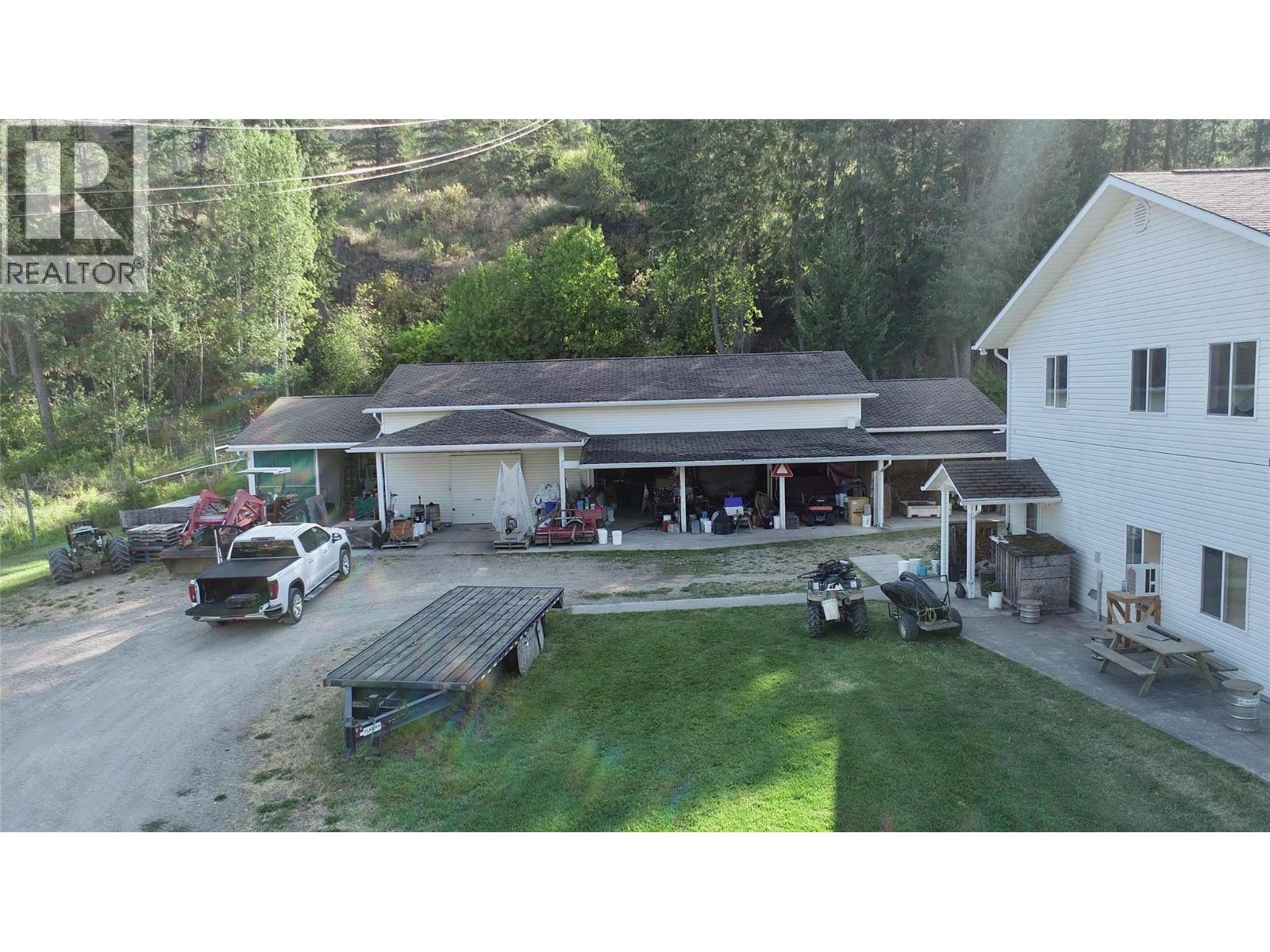 3 Bed, 4 Bath Agriculture for Sale in Creston – 3423 3A Highway, Creston - Image 13
