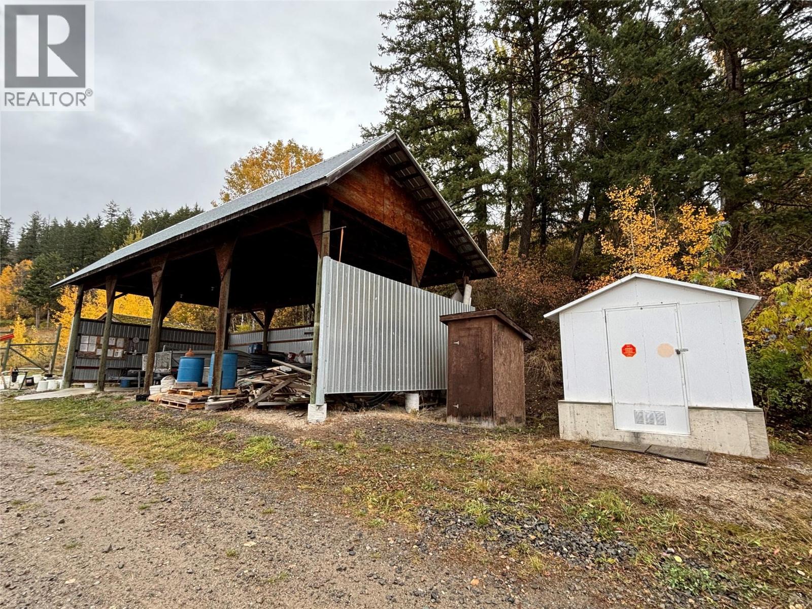 3 Bed, 4 Bath Agriculture for Sale in Creston – 3423 3A Highway, Creston - Image 40