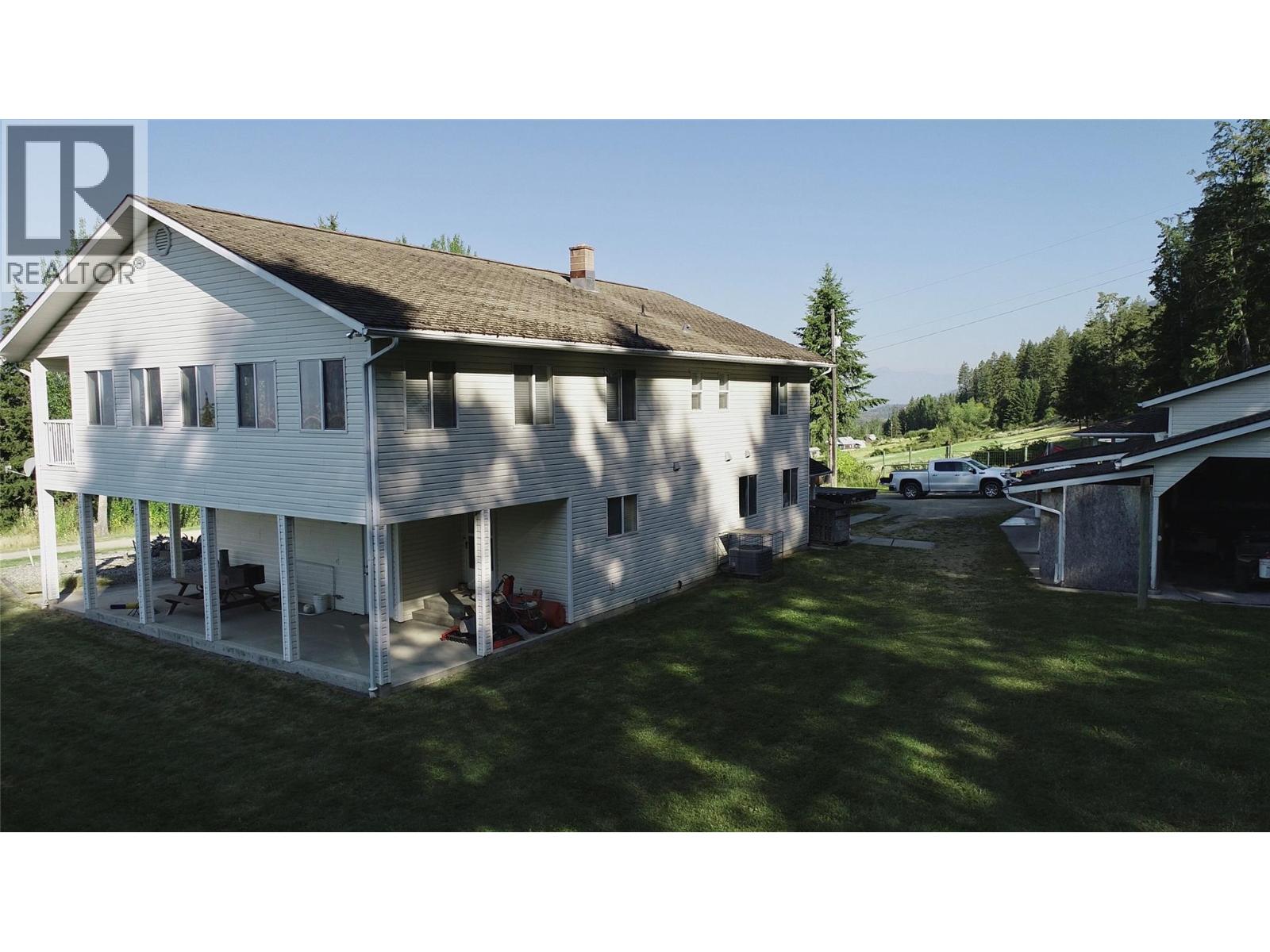 3 Bed, 4 Bath Agriculture for Sale in Creston – 3423 3A Highway, Creston - Image 4