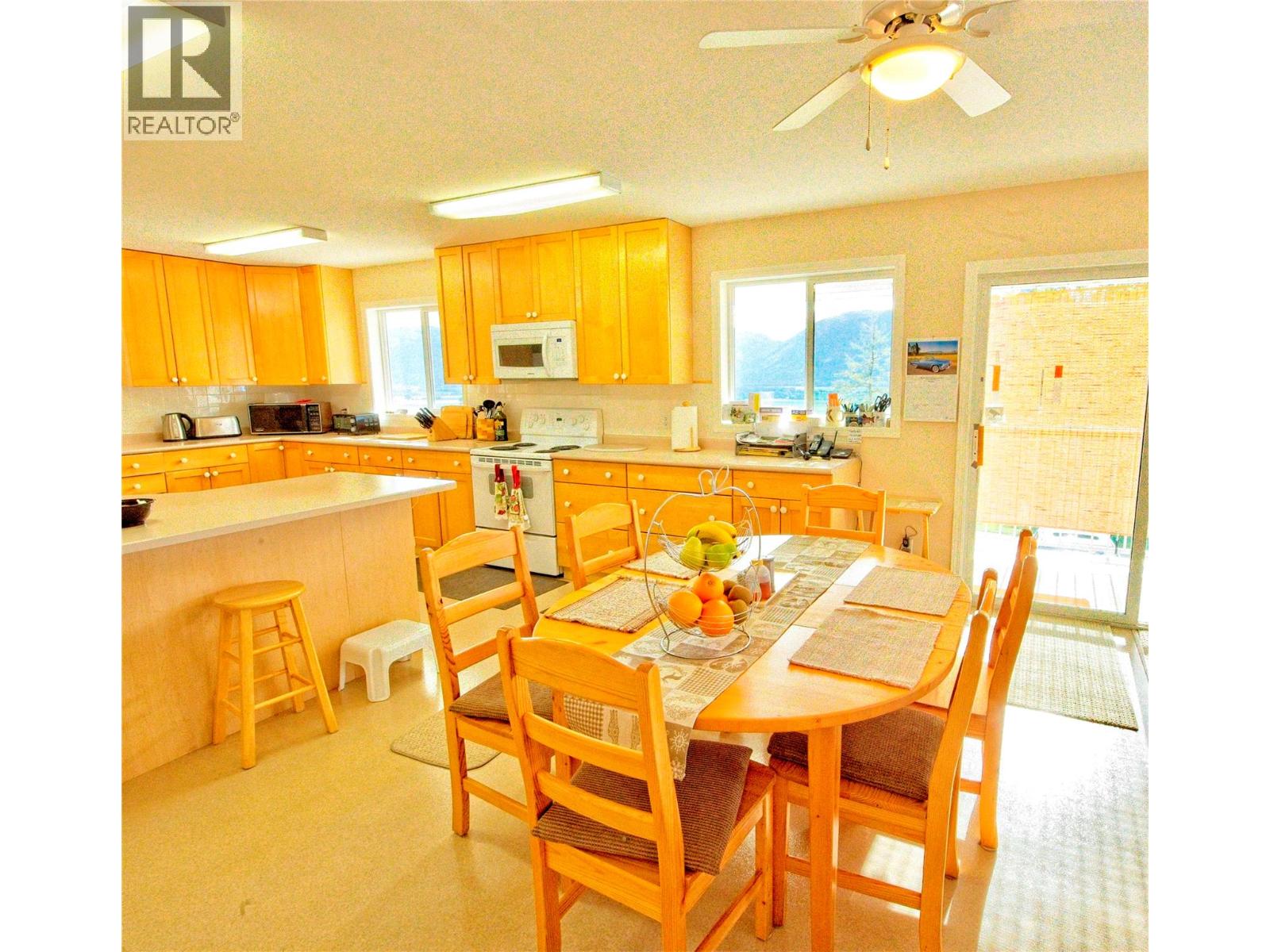 3 Bed, 4 Bath Agriculture for Sale in Creston – 3423 3A Highway, Creston - Image 6