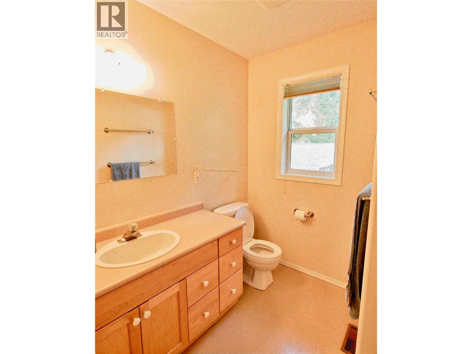 3 Bed, 4 Bath Agriculture for Sale in Creston – 3423 3A Highway, Creston - Image 32