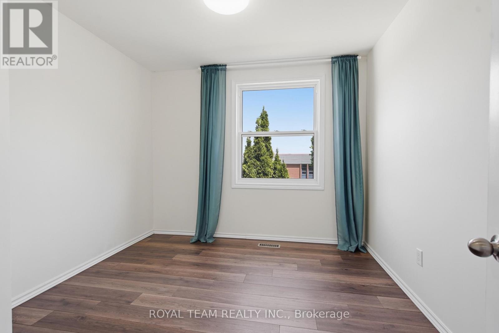 653 STEEPLECHASE DRIVE - 23
