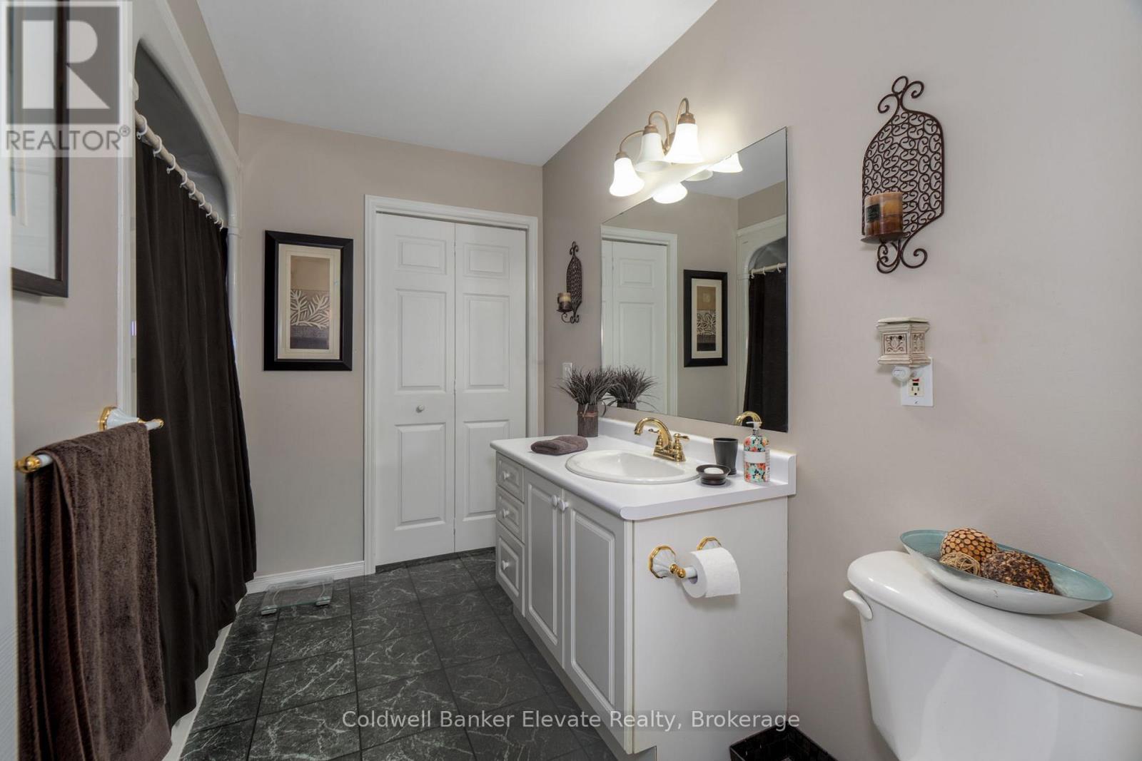 #36 2705 KINGSWAY DRIVE - 20