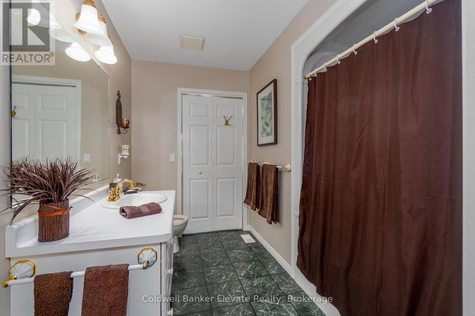 #36 2705 KINGSWAY DRIVE - 21