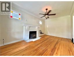 Bath (# pieces 1-6) - 315 St John Street, Bathurst, NB E2A1E8 Photo 9