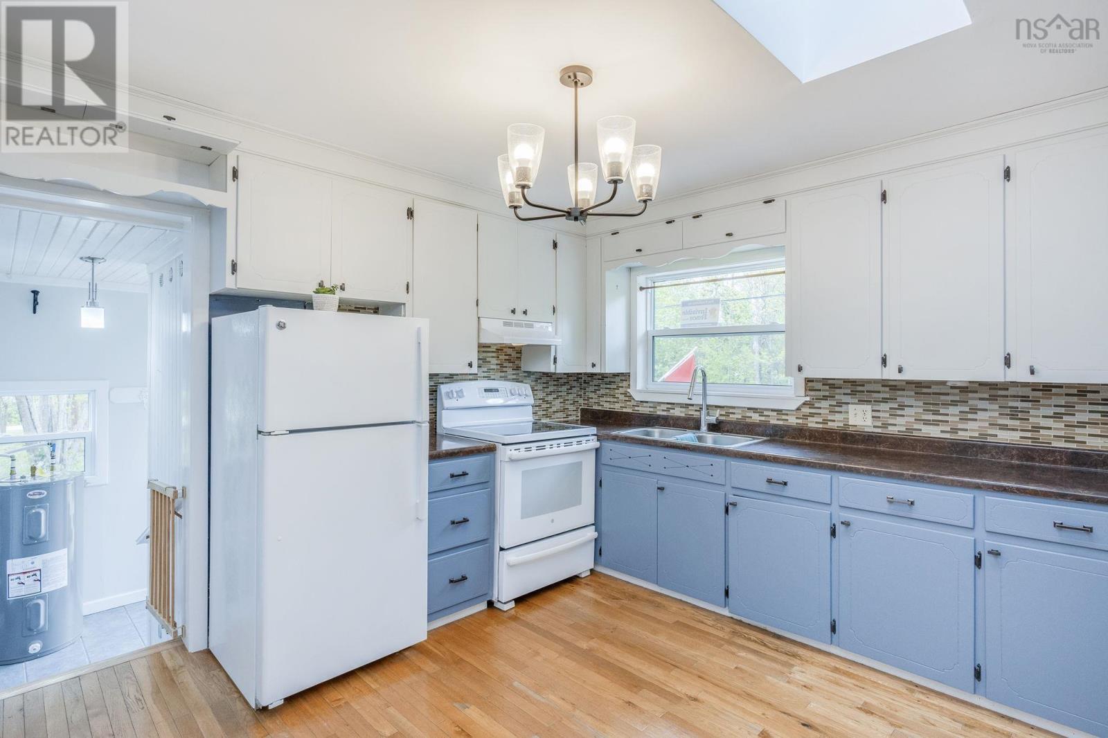 305 Lemarchant Drive - 8