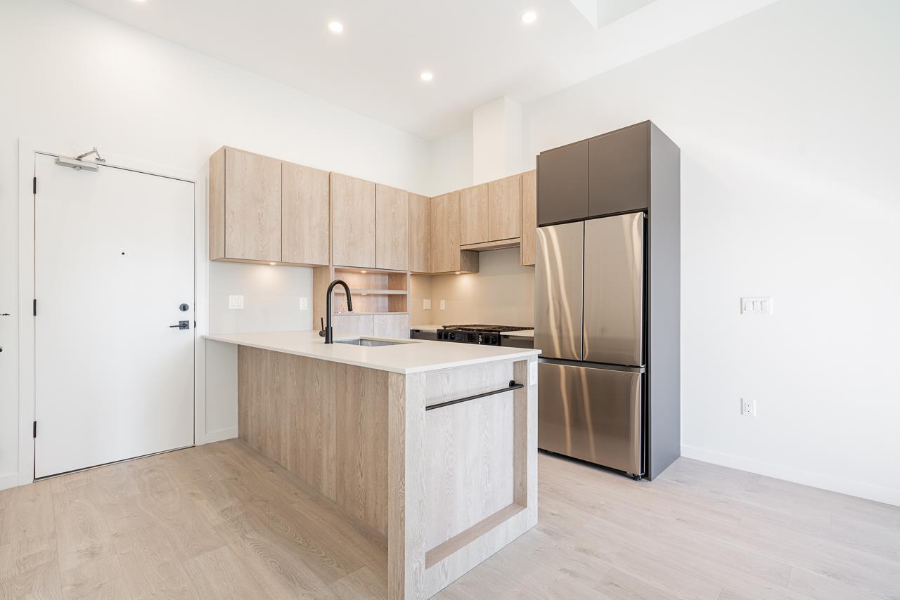 304 19577 65B Avenue - main photo