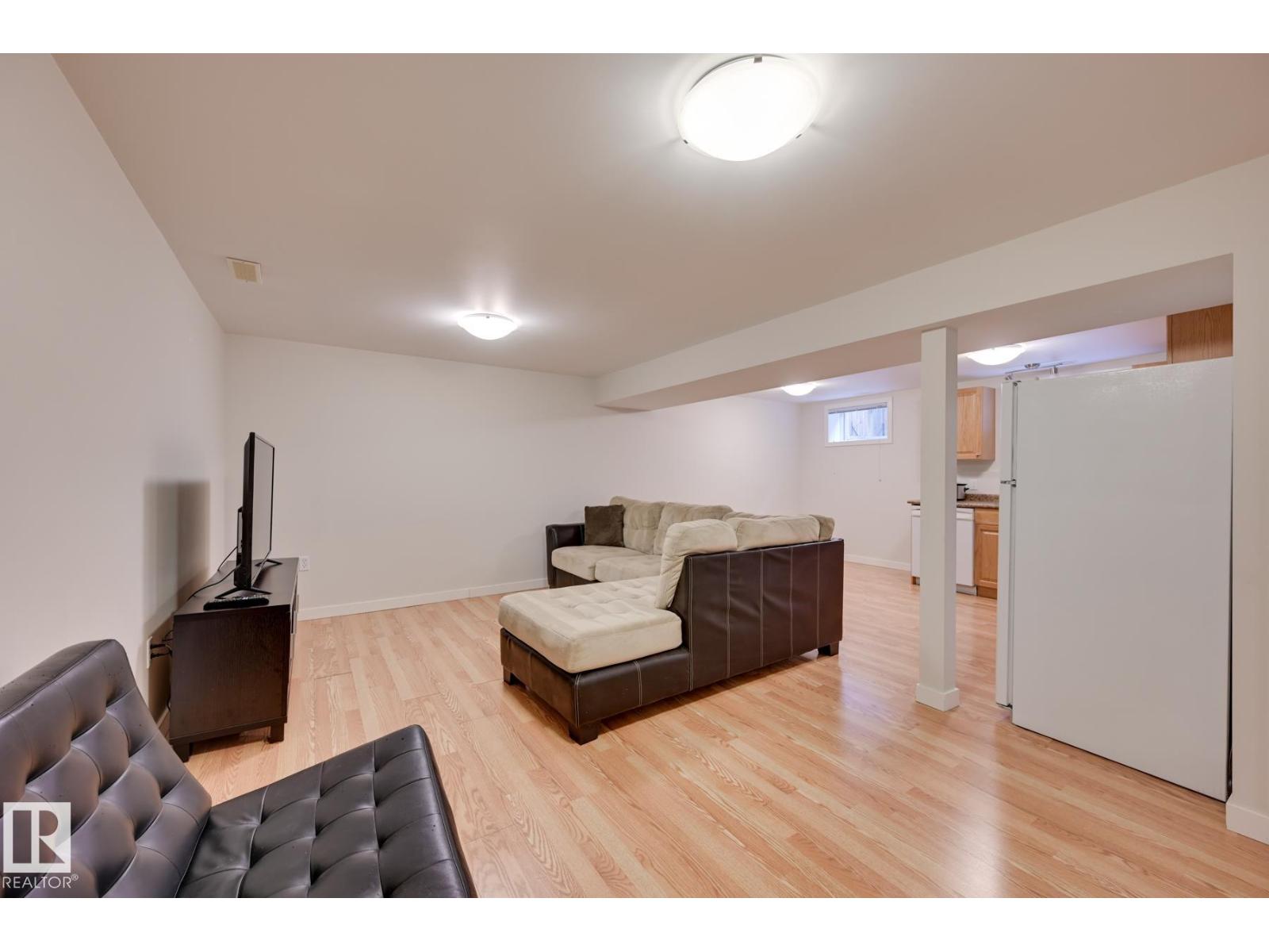 7527 78 AV NW - 26