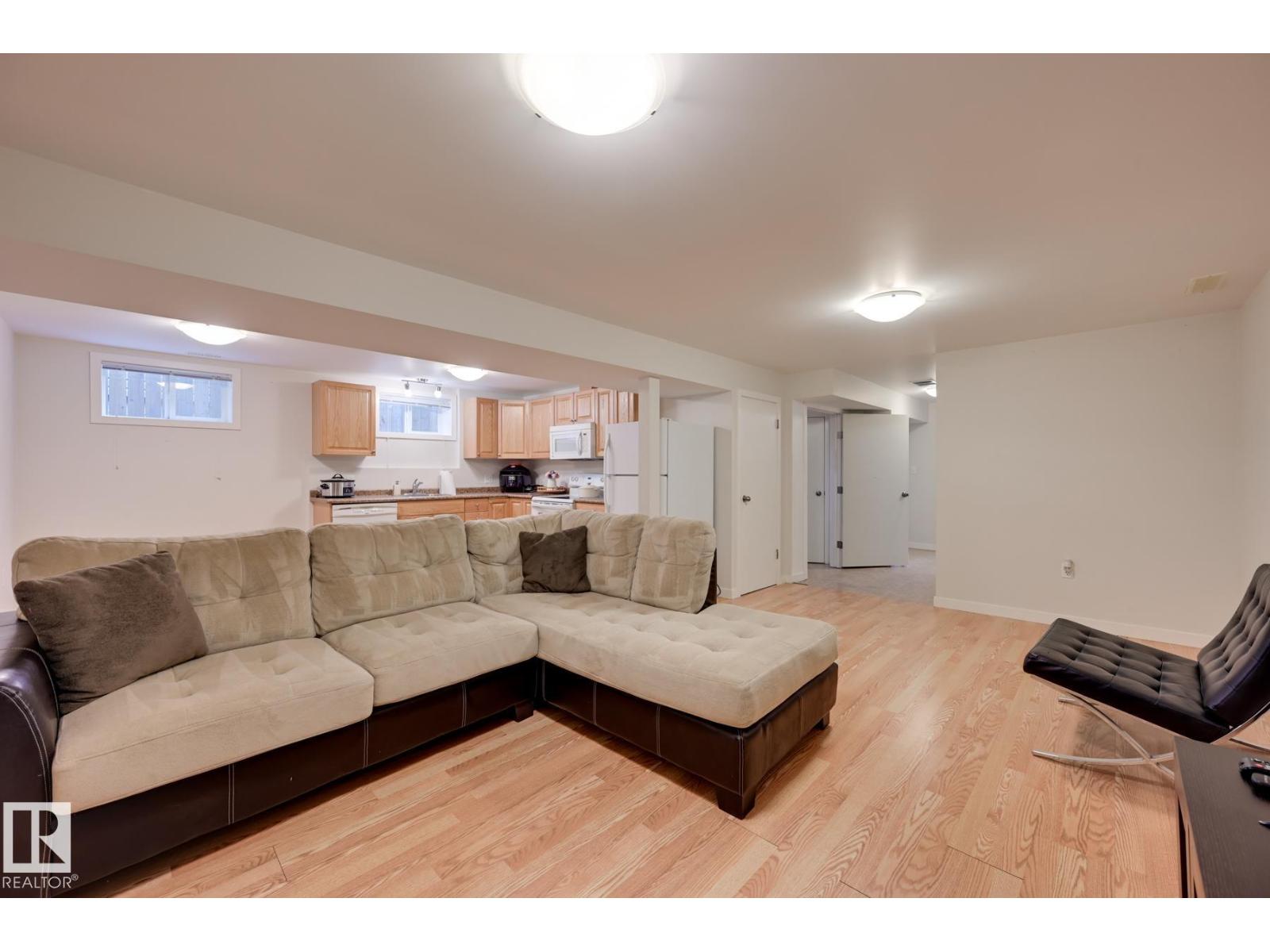 7527 78 AV NW - 27