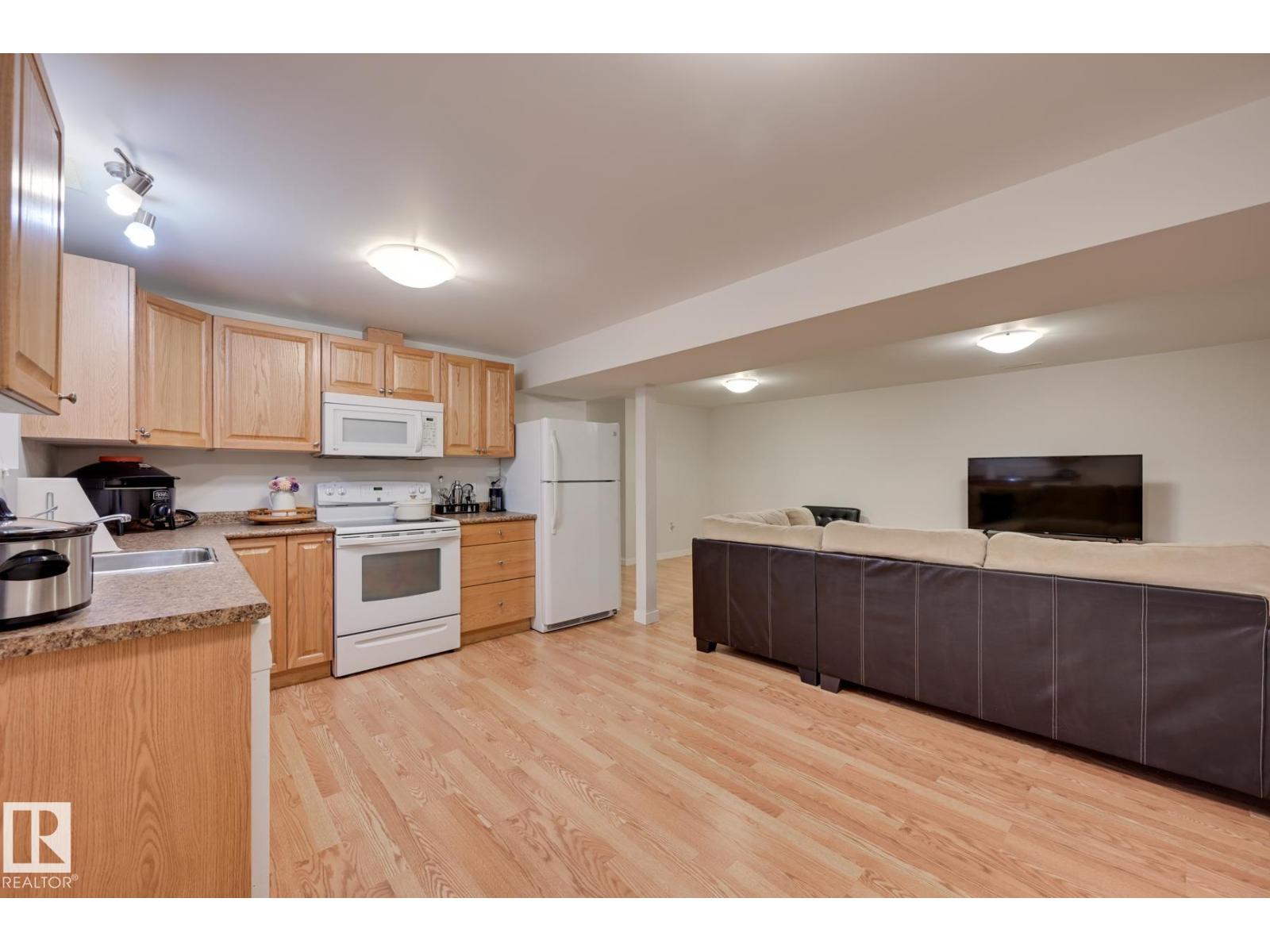 7527 78 AV NW - 28
