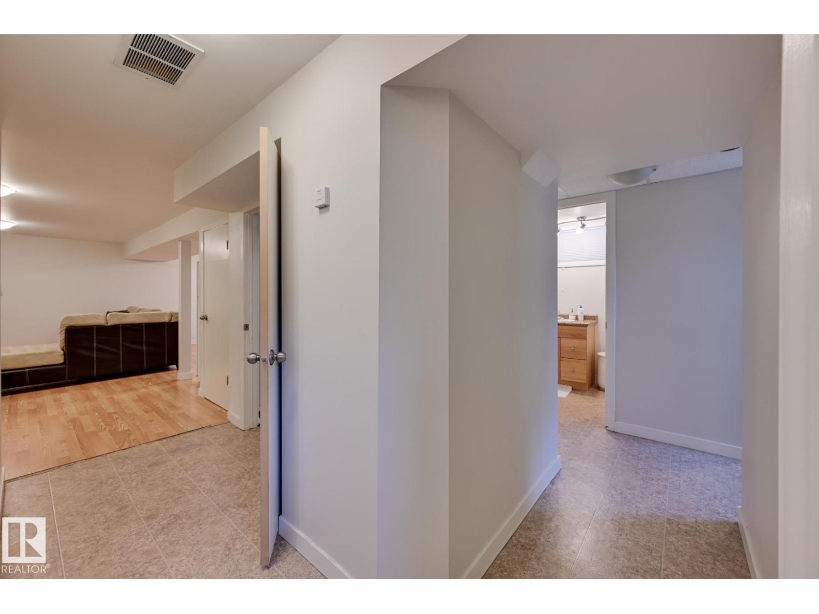 7527 78 AV NW - 30