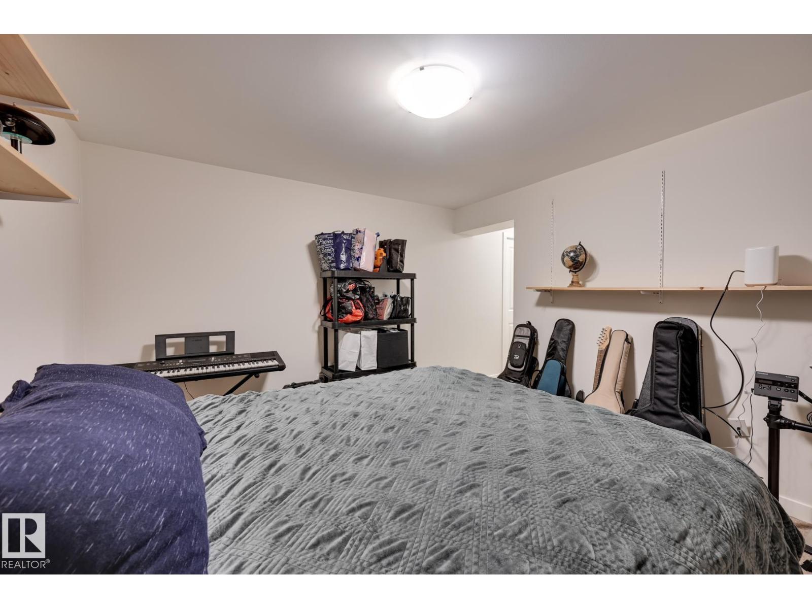 7527 78 AV NW - 32
