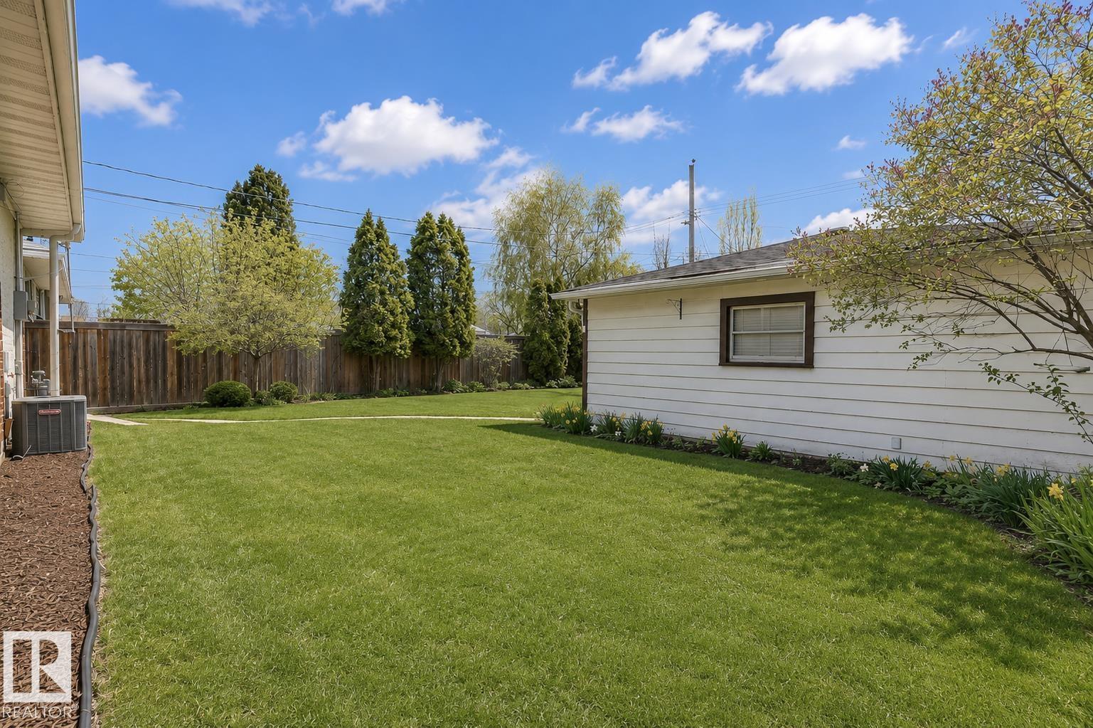7527 78 AV NW - 41