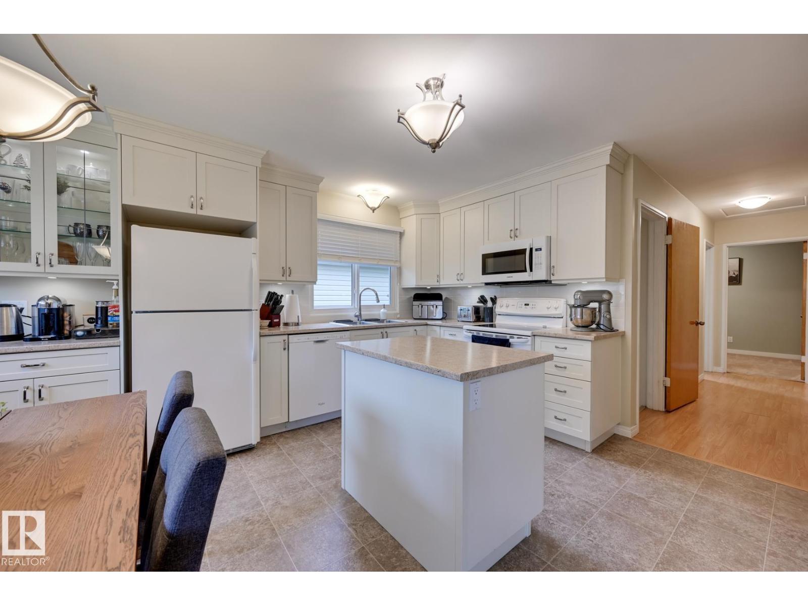 7527 78 AV NW - 9