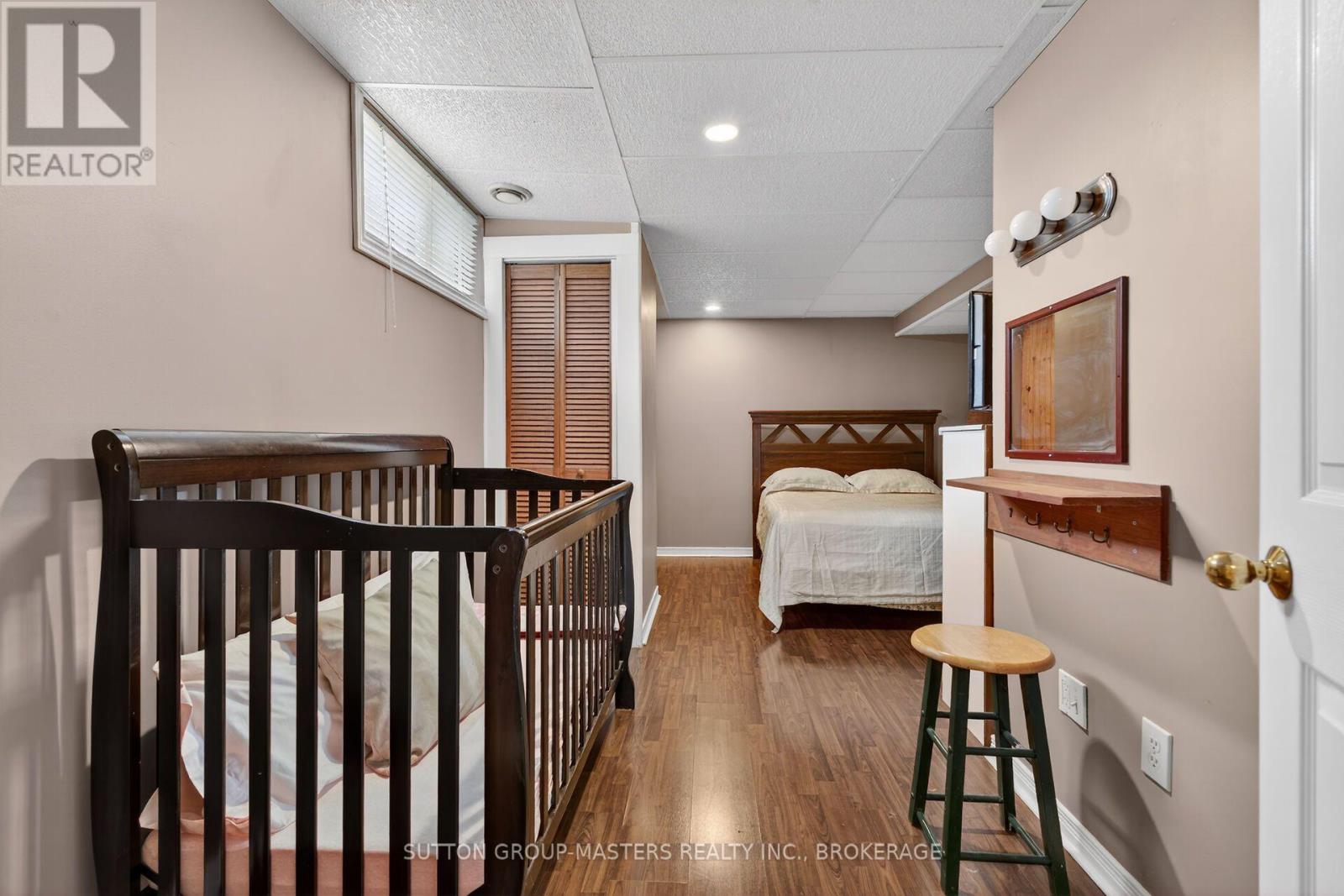 1080 PALMERSTON CRESCENT - 28