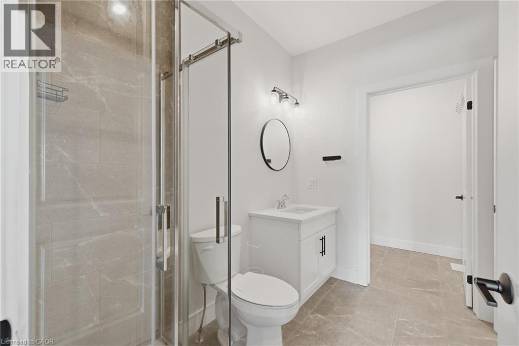 4 ELGIN Street W - 18