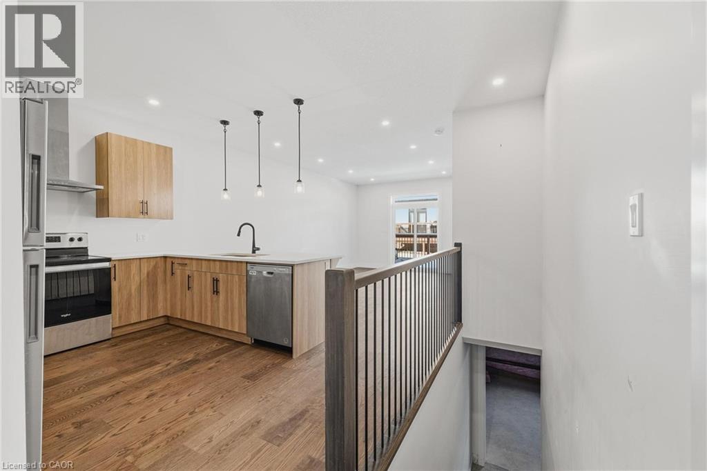 4 ELGIN Street W - 11