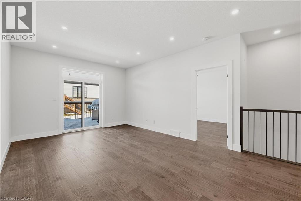 4 ELGIN Street W - 13