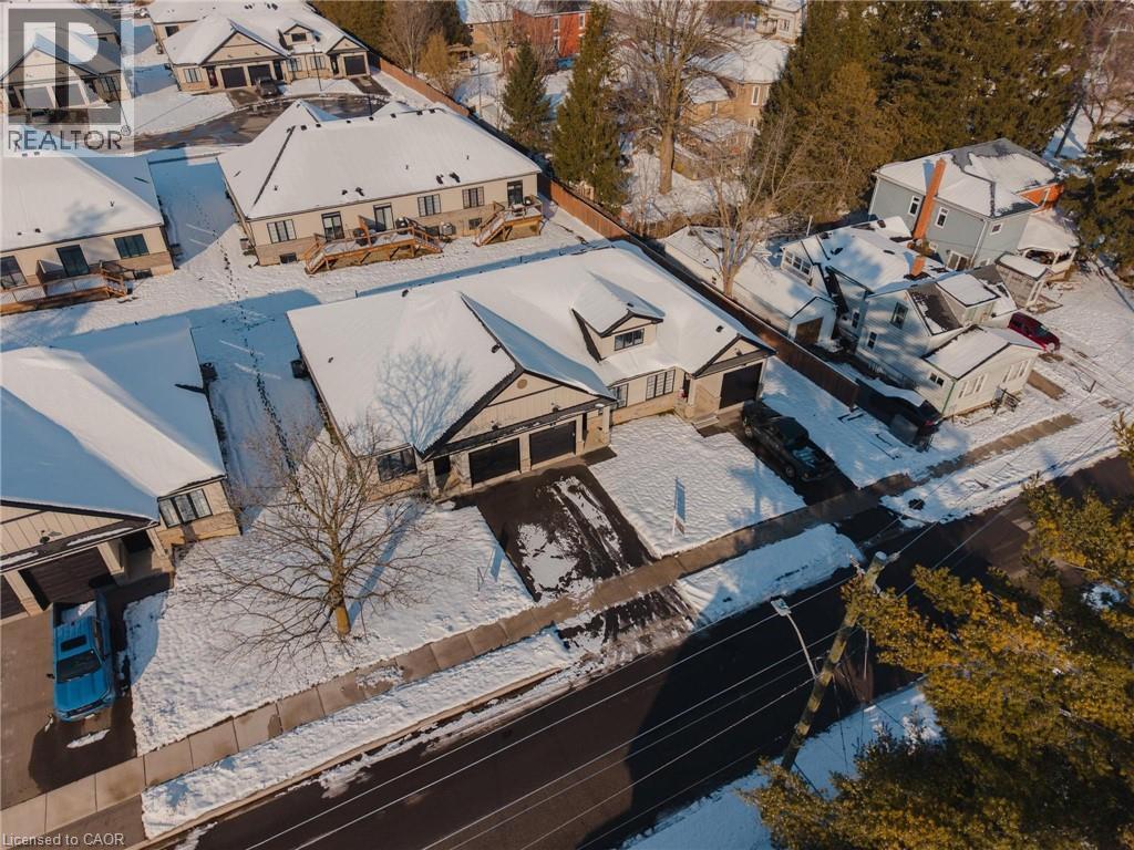 4 ELGIN Street W - 23