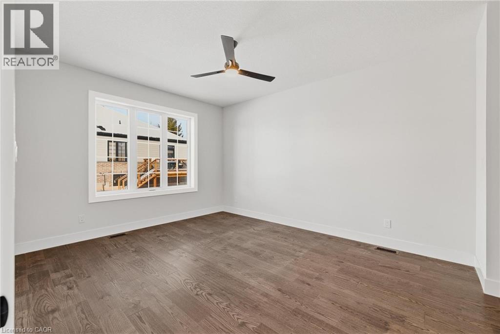 4 ELGIN Street W - 15