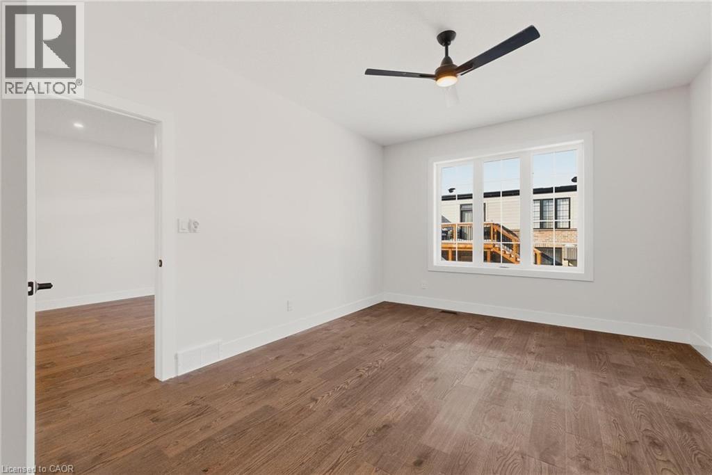 4 ELGIN Street W - 16