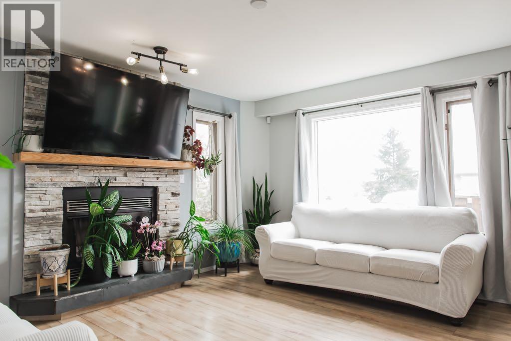 9039 106 Avenue - 5