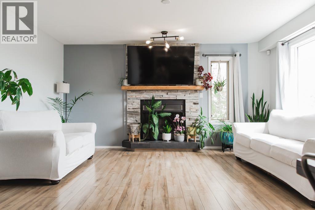9039 106 Avenue - 6