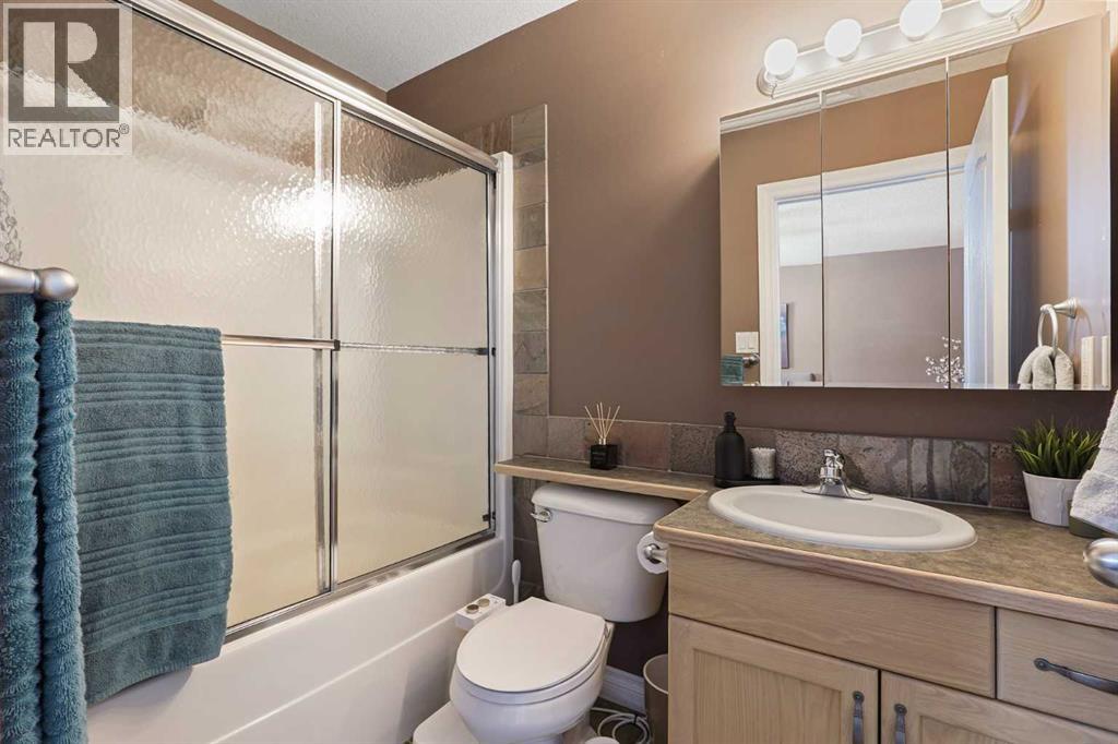 15 Mt Rundle Place W - 17