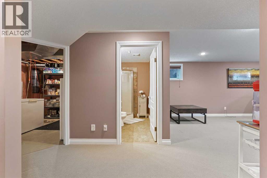15 Mt Rundle Place W - 24