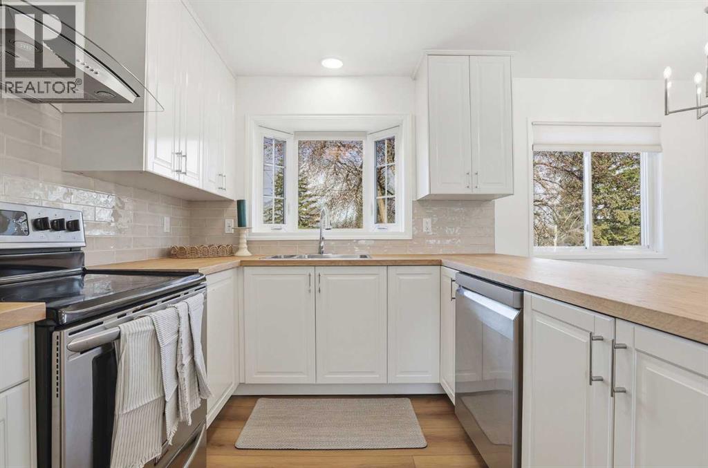 431 Queen Charlotte Drive SE - 9