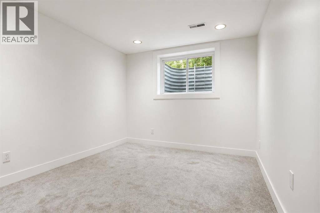 431 Queen Charlotte Drive SE - 36