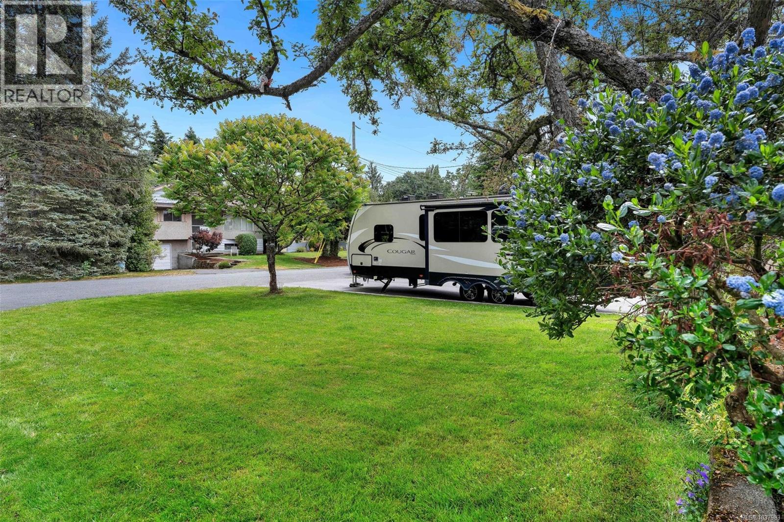 3958 Emerald Pl - 53
