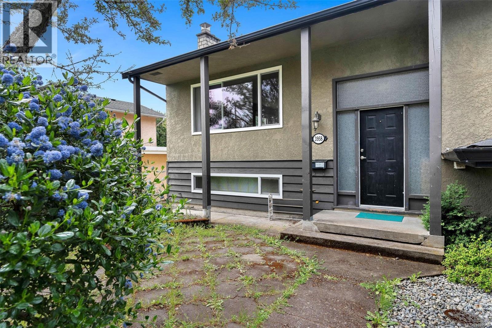 3958 Emerald Pl - Image 2