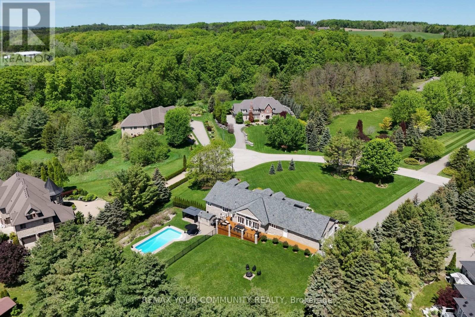8 HIGH FOREST COURT - 48
