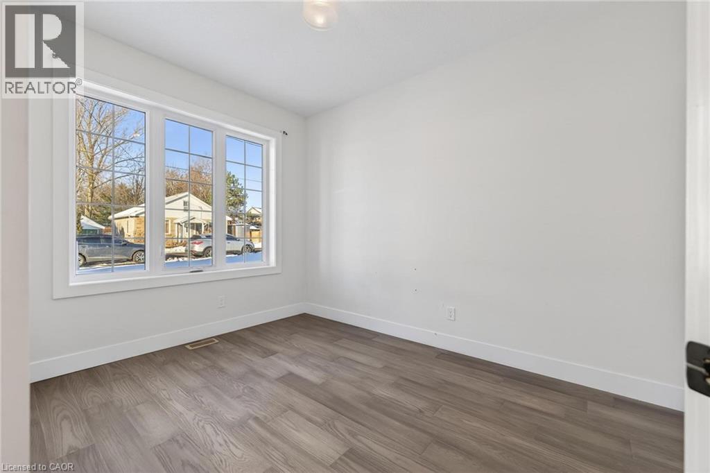 7 SOUTH Court W - 15